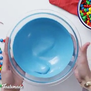 فيديو طريقة سهلة لتحضير كيكة M&M's العملاقة