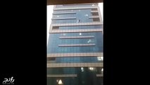 فيديو مرعب للحظة سقوط زجاج أحد أبراج أبوظبي