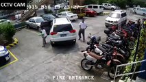 فيديو رجل قدم مساعدة بركن سيارة ويا ليته لم يقدمها!