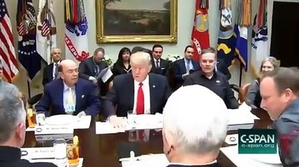 فيديو يثبت أن دونالد ترامب يقوم بهذا التصرف الغريب في كل لقاءاته