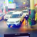فيديو احتراق سيارة في محطة وقود نتيجة تعبئتها وهي تعمل