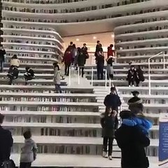 فيديو أكبر مكتبة في العالم تجدها في الصين "مكتبة  عين بنهاى"