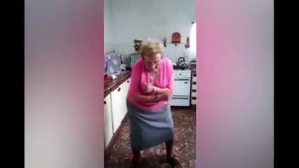 فيديو عجوز مسنة تبهر 20 مليون مشاهد برقصة في المطبخ