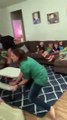 بالفيديو: آباء يعاقبون أطفالهم بطريقة مختلفة.. مشهد مضحك للغاية
