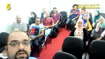مدرس مصري يشعل مواقع التواصل بطريقة تدريسه للغة الإنجليزية