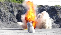 صدق أو لا تصدق.. زوجان يلتقطان صورة زفافهما أمام انفجار هائل