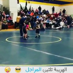 فيديو طفل يهرب من مواجهة طفلة في إحدى ألعاب القوى