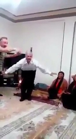فيديو رجل عجوز يرقص الرقص الشرقي أفضل من النساء - فيديو Dailymotion