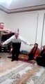 فيديو رجل عجوز يرقص الرقص الشرقي أفضل من النساء
