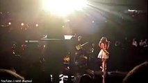 فيديو المغنية بيفرلي نايت تفقد الوعي أثناء غنائها على المسرح!