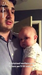 أب يتوصل إلى وسيلة فعالة لتهدئة طفله الرضيع ومساعدته على النوم.. فيديو