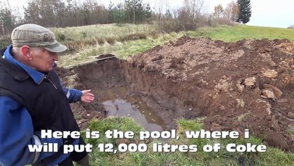 فيديو جد يملأ حفرة بـ 12000 ليتر كوكا كولا لسبب عجيب لن تتوقعه