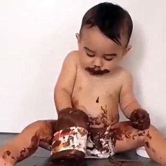 فيديو أصغر عاشق نوتيلا في العالم