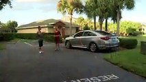 فيديو مرعب لأفعى تقتحم سيارة شاب أمريكي وتصيبه بنوبة فزع!