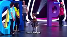 بالفيديو: بينهم العربية والصينية.. طفلة روسية تتحدث 6 لغات بطلاقة