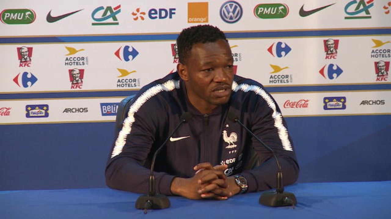 Bleus - Mandanda : ''On a toujours du mal au début''