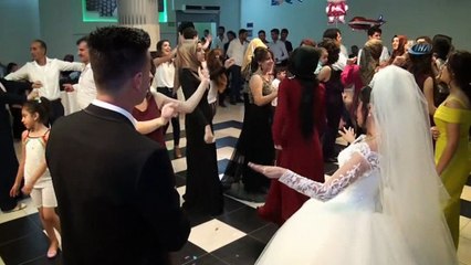 Yeni evlenecek çiftlerin masrafları el yakıyor