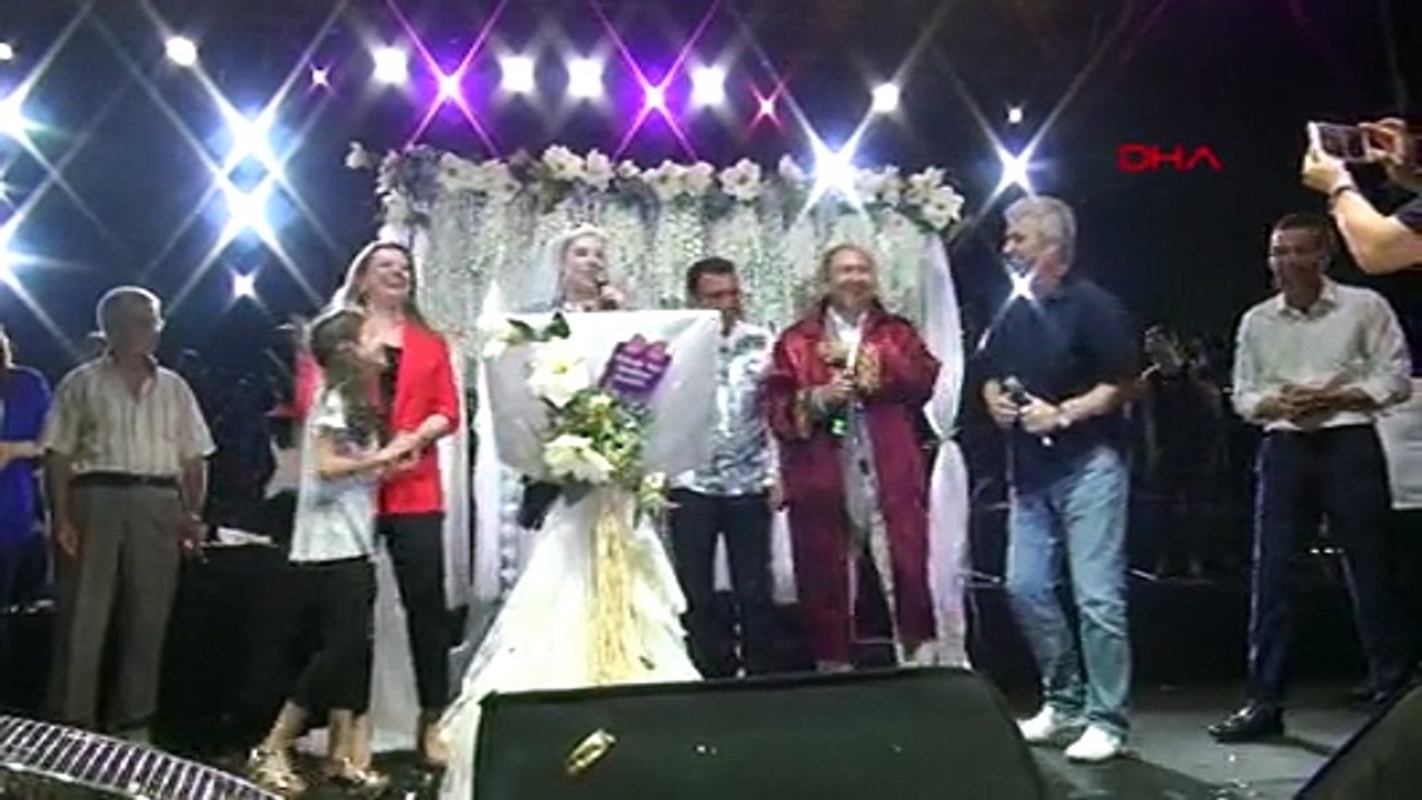 Funda Arar ve eşine sürpriz 'nikah tazeleme' töreni