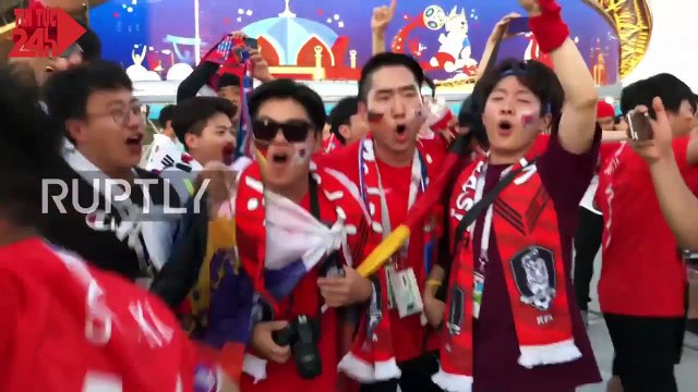 Cổ động viên Hàn Quốc vui mừng sau khi chiến thắng