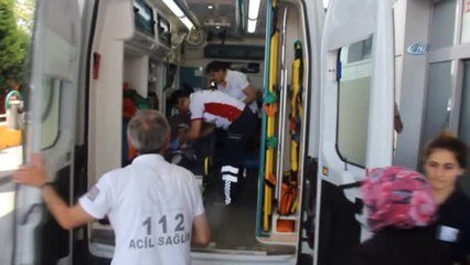Kolu Bahçe Demirlerine Saplanan Çocuğu İtfaiye Kurtardı
