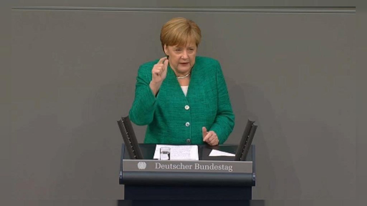 Merkel: most kell összefogni, nagy a tét