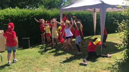 Ambiance noire jaune rouge avant le match à Herchies