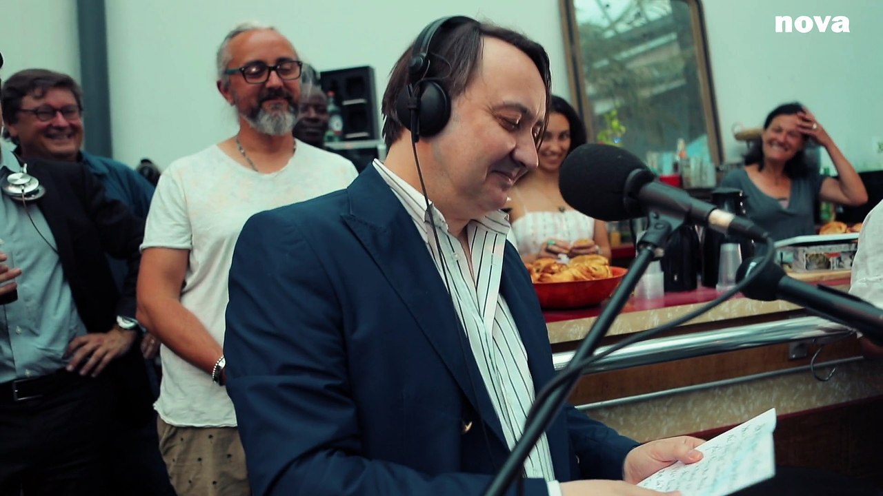 Michel Fau reprend « Sweet Dreams » d’Eurythmics | Plus Près De Toi