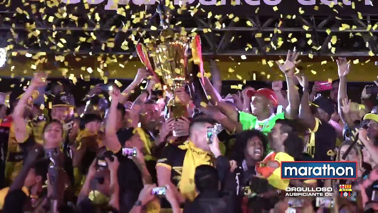 Hay un mundo que le abre las puertas al amarillo porque se vive una pasión sin pasaporte; ídolo sin fronteras. Un solo idioma que nace del fútbol y corea el n