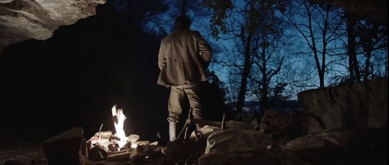 Bajo la piel de lobo Orijinal Fragman