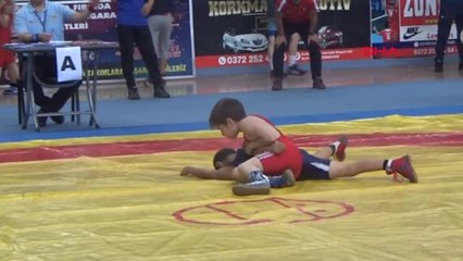 Spor Rakibine Yenilen Minik Güreşçinin Büyük Üzüntüsü