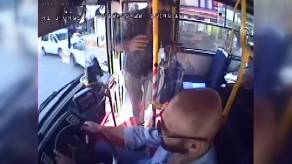 Yolcunun darbettiği otobüs şoförü öldü - KOCAELİ