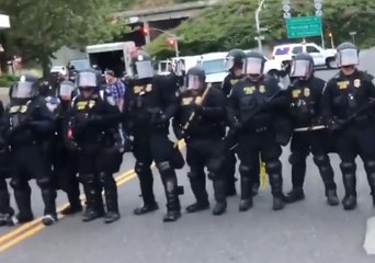 Federal Agents Clear Protest Encampment at ICE Building in Oregon