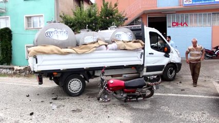 Manisa Motosikletle Kamyonet Karşılıklı Çarpıştı 2 Yaralı