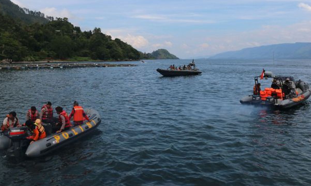 Basarnas Temukan Badan Kapal Tenggelam di Danau Toba