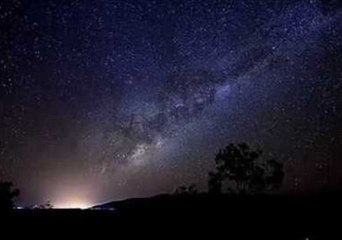 Timelapse Traces Stars Over Australia’s Magnificent Outback