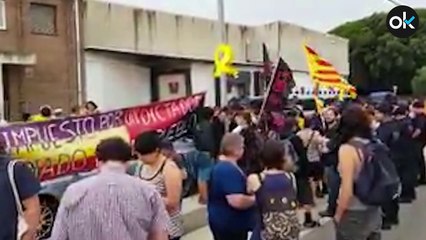 CDR quemando fotos del Rey