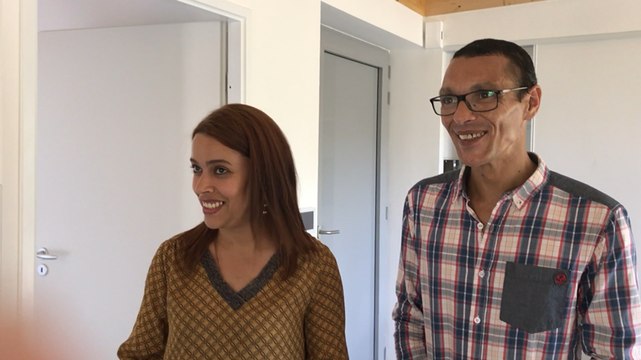 Les nouveaux locataires présentent leur HLM unique au monde