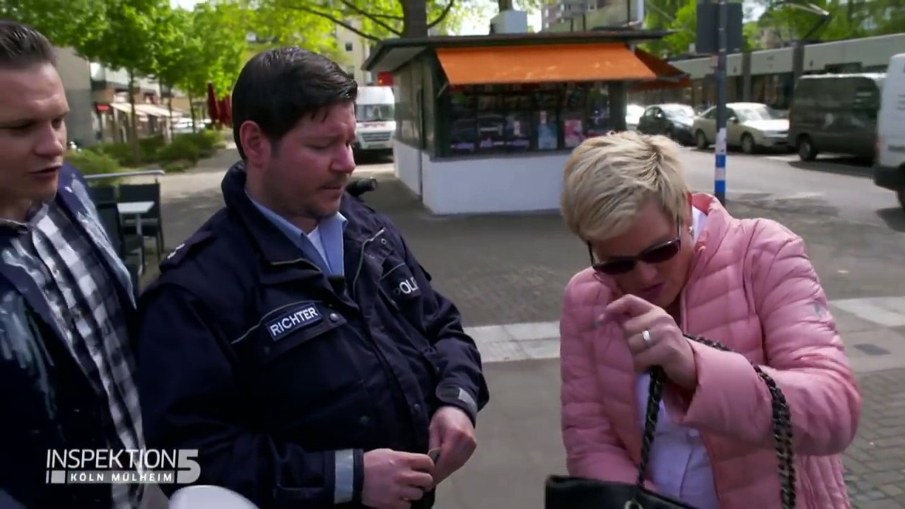 Drama in der Eisdiele: Polizistin wird gebissen wegen Schamhaaren im Eis? | Inspektion 5 | SAT.1 TV