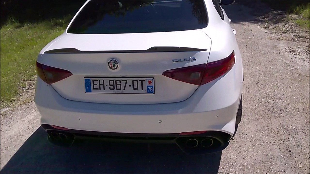 Alfa Romeo Giulia Quadrifoglio - V6 sound - Acceleration