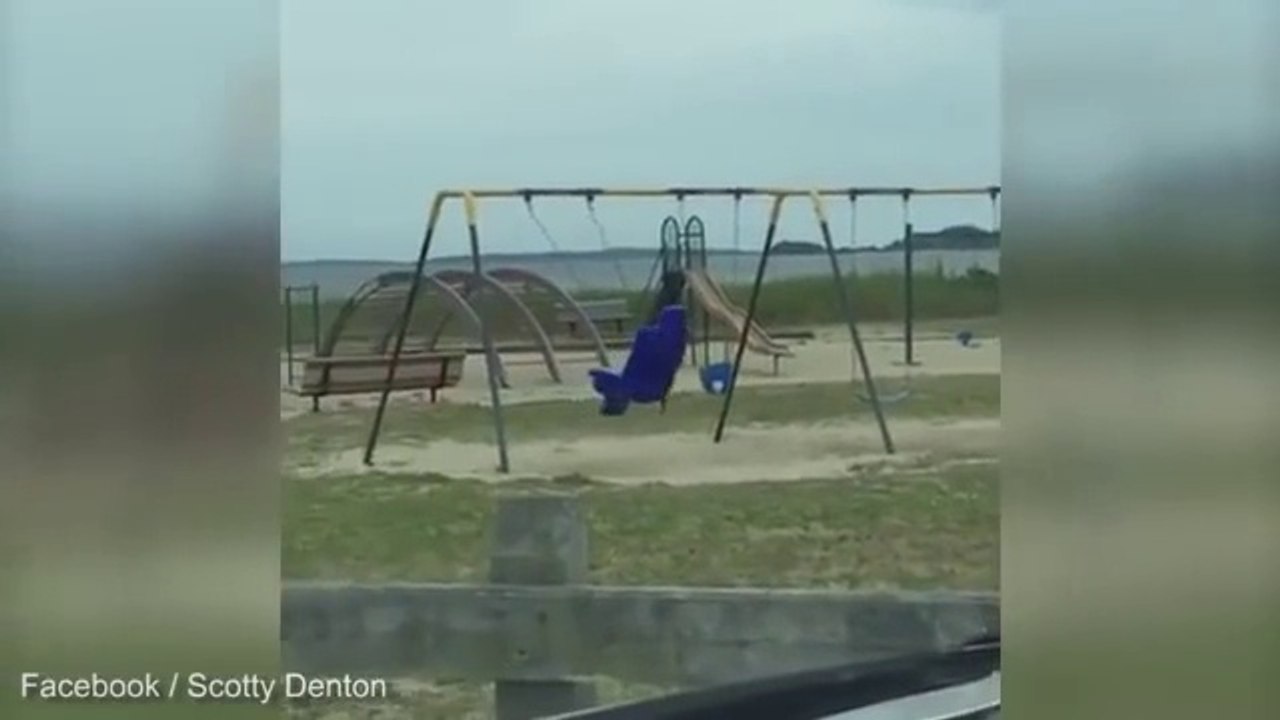 Ils pensent qu'un fantôme fait de la balançoire qui bouge toute seul sans vent