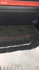 Il a un poisson rouge dans la remorque de son pick-up