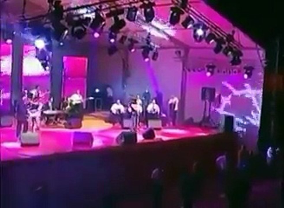 شوفوا نانسي عجرم أول شهرتها كيف كانت ترقص بحركات كلها هبل ههههههه