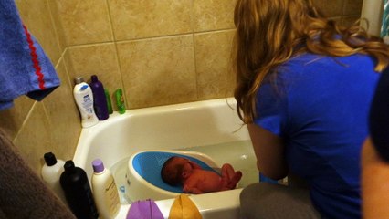 Isaac & Jonah - Jonah's First Bath Time