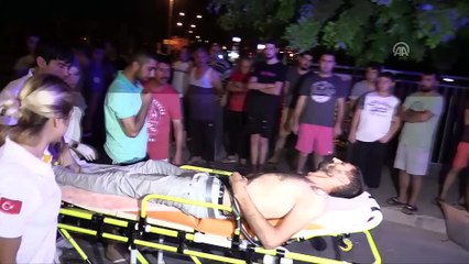 Taksiyle çarpışan otomobil sulama kanalına düştü: 3 yaralı - ADANA