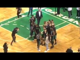 Celtics storm court after Al Horford game-winner vs Blazers