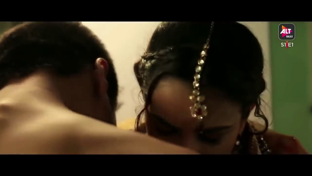 Bollywood Very Hot and Sexy video Scene