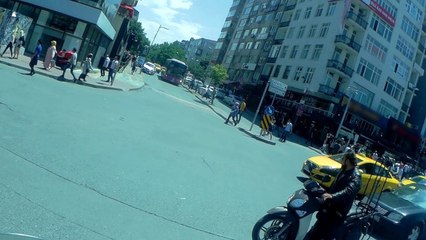 Trafikte Mahsur Kalan Engelli Vatandaşa Siper Oldu