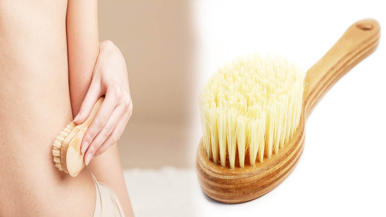 Dry Skin Brushing Benefits: डेड स्किन को हटाने...