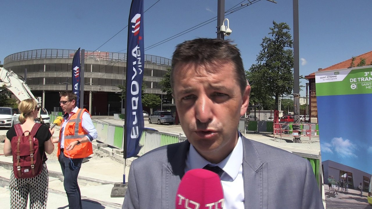 3e ligne  de tram: on pose les 1ers rails !