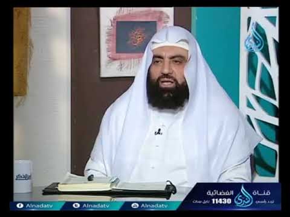 هل ثبت عن النبى صلى الله عليه وسلم انه كان يسدل يديه الى جانبيه فى الصلاة ؟